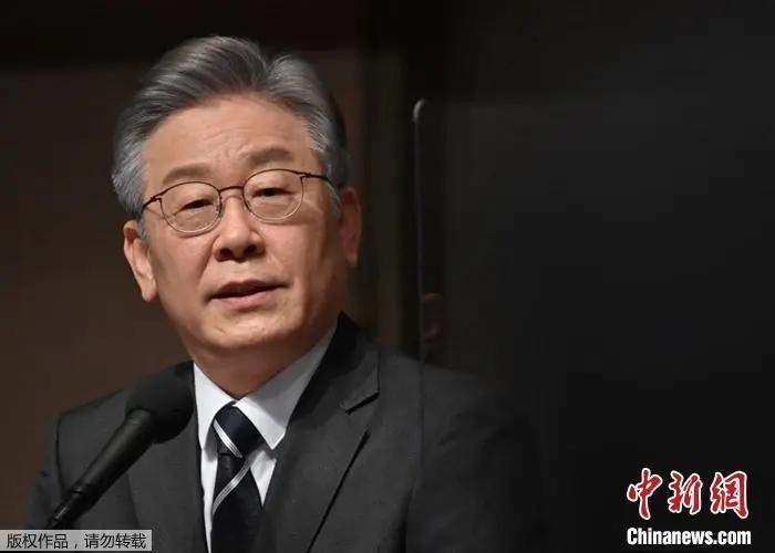 国际人物：“痛苦并未将他打倒”！李在明连任韩国最大在野党党首 第2张